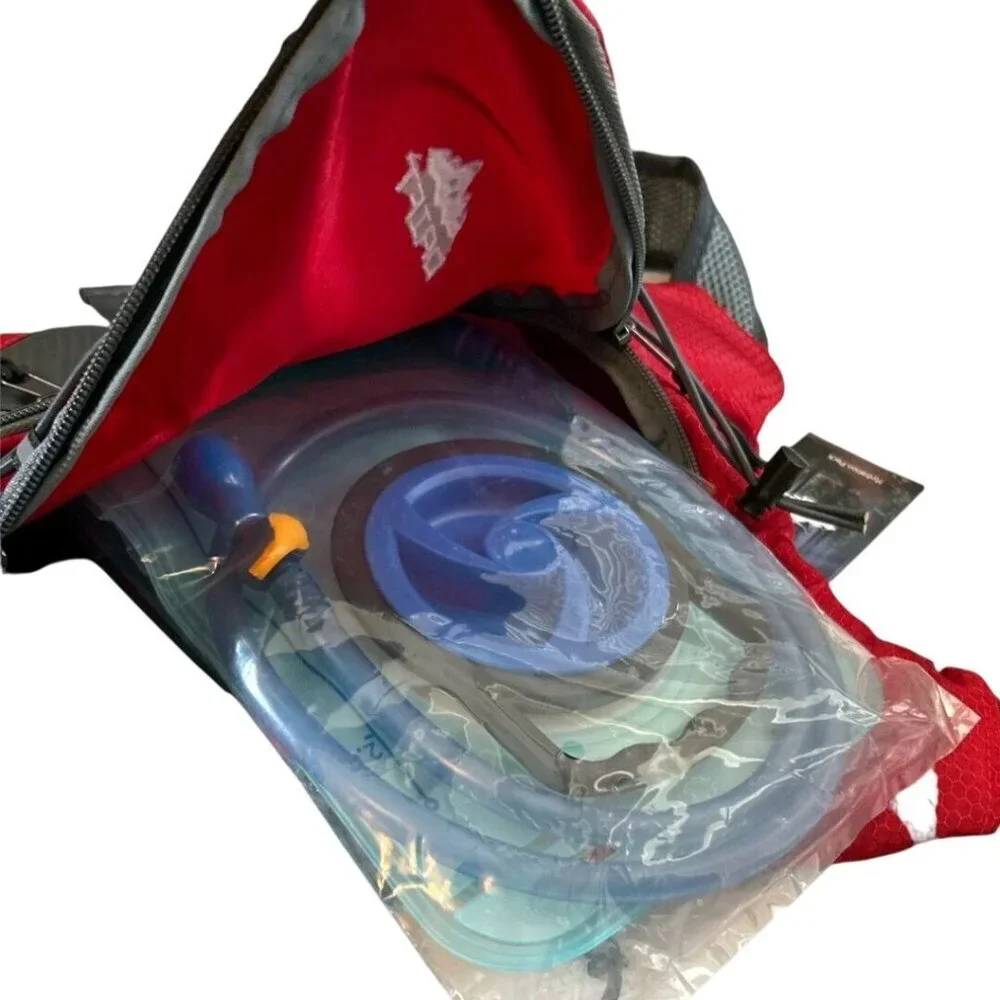 Drift NWT Hydration Backpack With Bladder Red Ripstop Zip Pockets 16